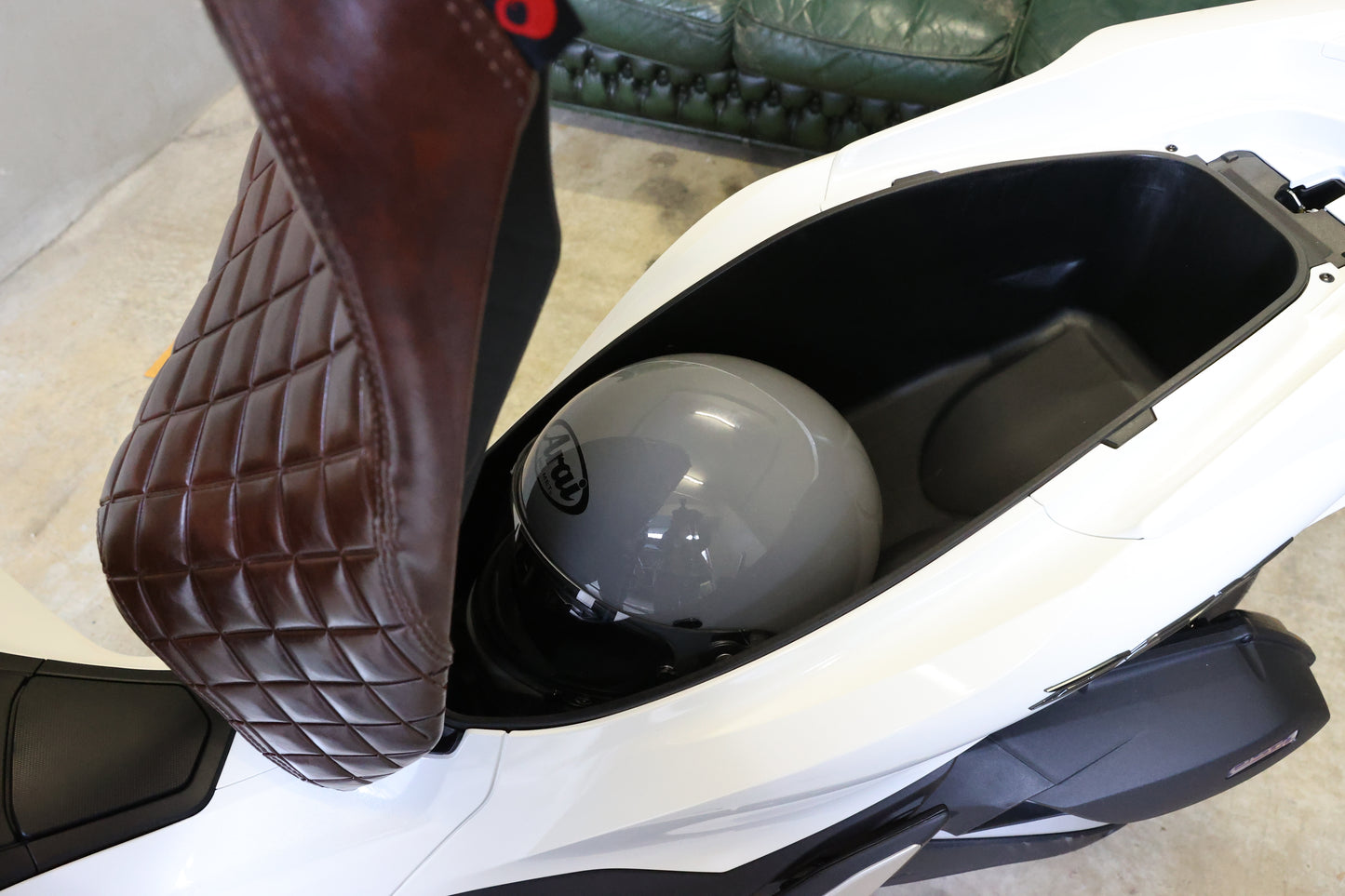 PCX-002 ZEN Helmet Inn Brown Seat メットインローダウンシート Honda PCX